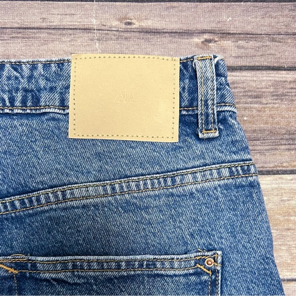 Zara Medium Wash High Rise Ankle Length Slim Leg Mom Jeans Minor Fraying NWT 10 - Picture 6 of 9